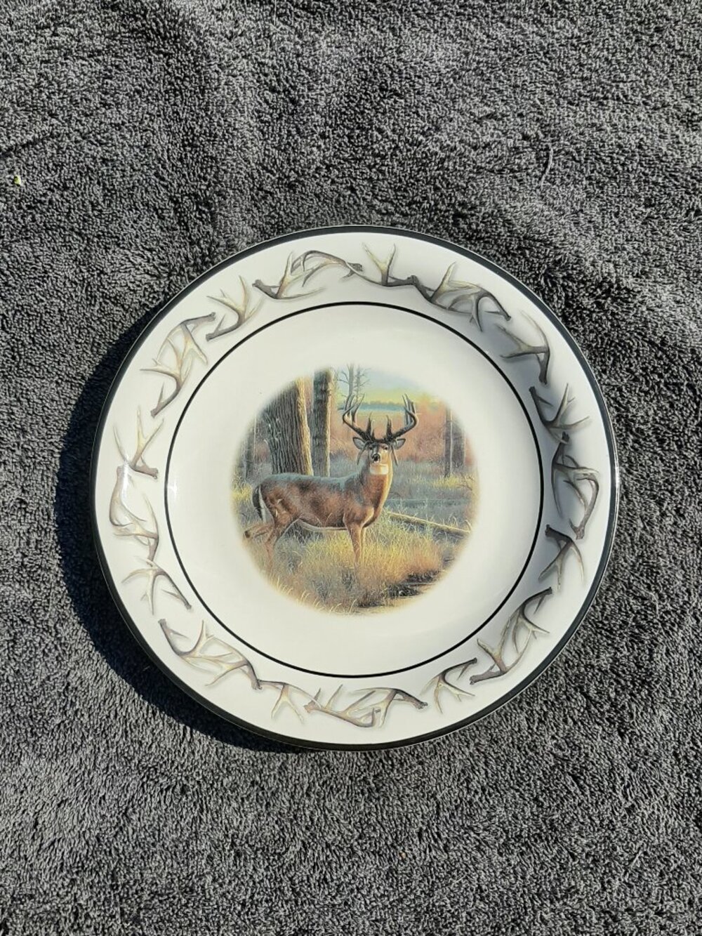 Bass Pro Shops OLD MOSSY HORNS Salad Plate 7 1/2", 8347349, Deer, EUC